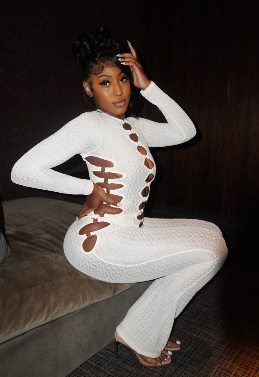 deswhit's tweet photo. Got face, I got body, U name it, I got it🥛 https://t.co/npXu9DQWFm