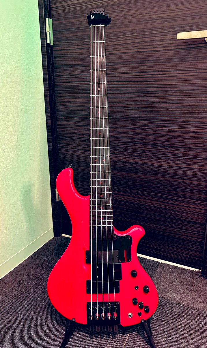 今日はベースの日ということでMy New Gear！！ 「ESP LORECROW 190