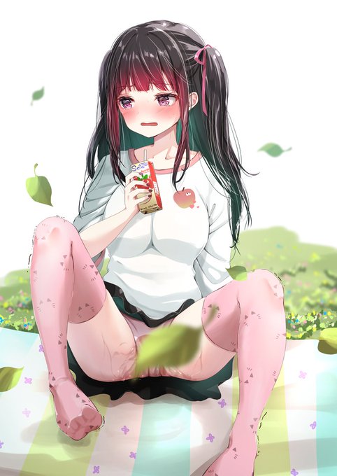 【差分】お花見中なのに、りんごジュースさんはやらかしたようです・・・😖💦友達とのおしゃべりがなかなか途切れず、お手洗いに行けなかったようですネ!
水たまりができたらみんなに気付かれちゃう。早く行かなくちゃ! 