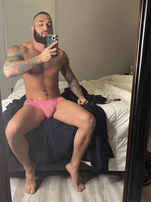 👀 🩷 https://t.co/Dg7UI5Jyqz