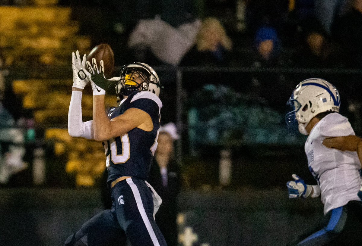 LonerganPhoto's tweet photo. At the half, Marist leads Mazama 28-27 in the @osaasports Class 4A state quarterfinal at Marist Catholic High School in Eugene.

For photos and updates visit https://t.co/NftwoQ3pcI

@registerguard #opreps https://t.co/FubWQZ3y5z