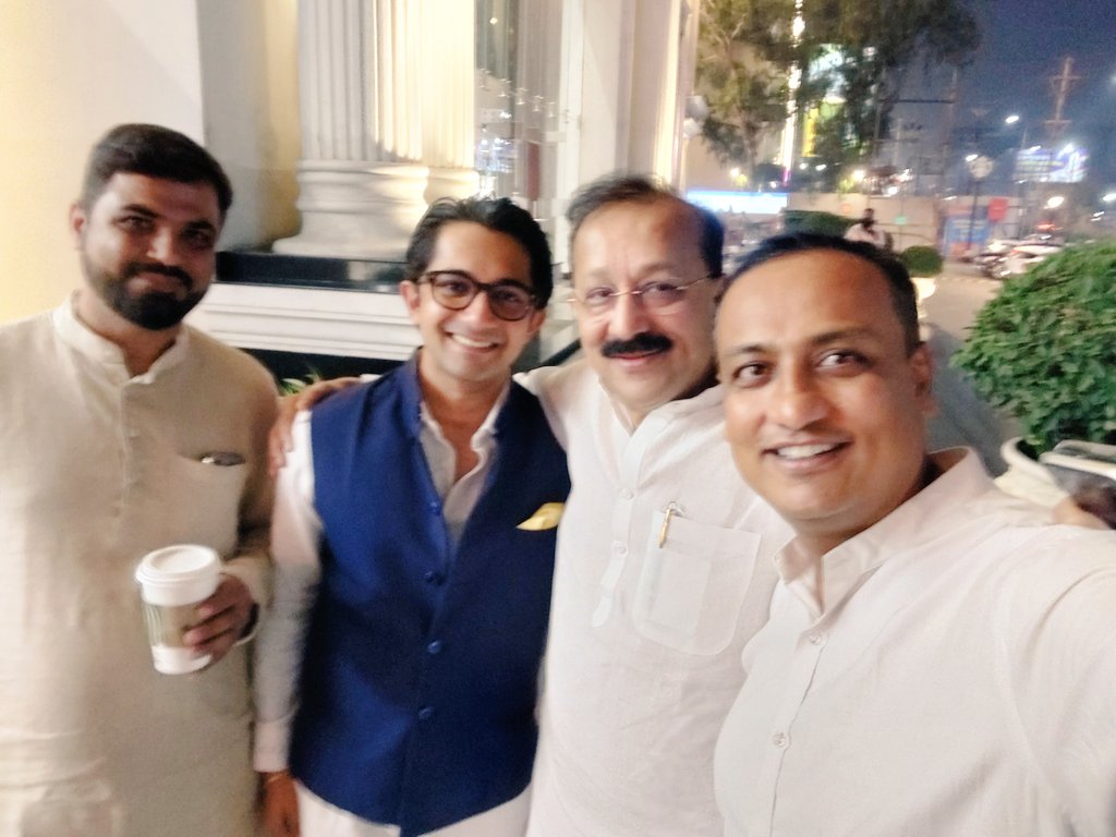 Chilling after 1st phase of #ChhattisgarhElections2023 with <a href="/BabaSiddique/">Baba Siddique</a> <a href="/AalimJaveri/">Aalim Javeri</a> <a href="/saklain_k/">SAQLLAIN KAMDAR</a>