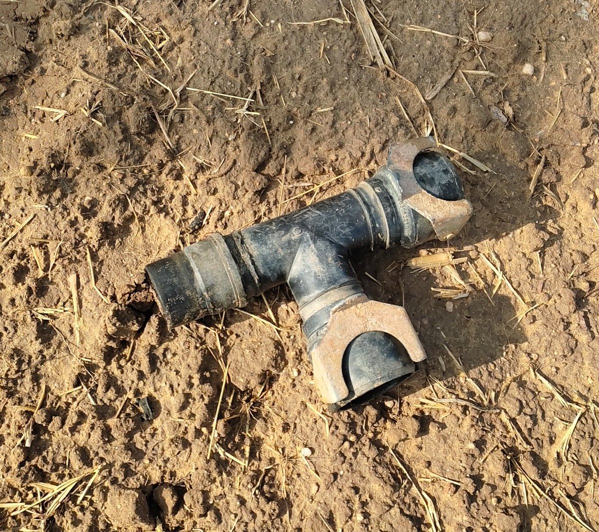 Sureshc38517715's tweet image. इनको आप लोगों की भाषा मे क्या बोलते हैं... 

जो किसान परिवार से जुड़े हुए हैं उन्हें अच्छी तरह से मालूम हैं....