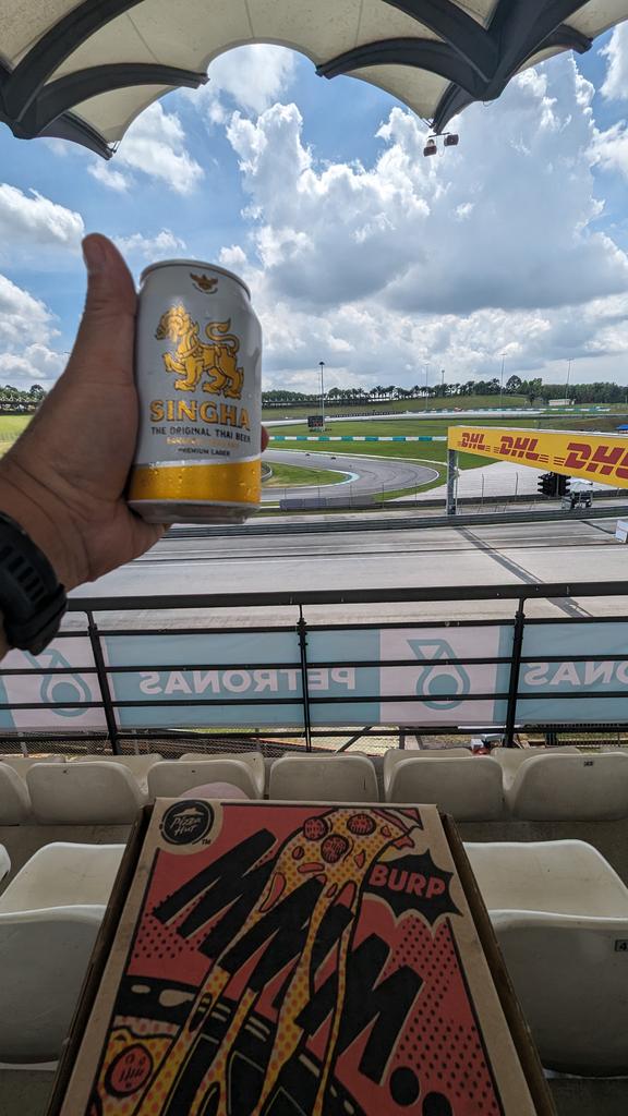 sector1974's tweet photo. レース観戦最強の組合せ😂 https://t.co/rdtuEShUGe