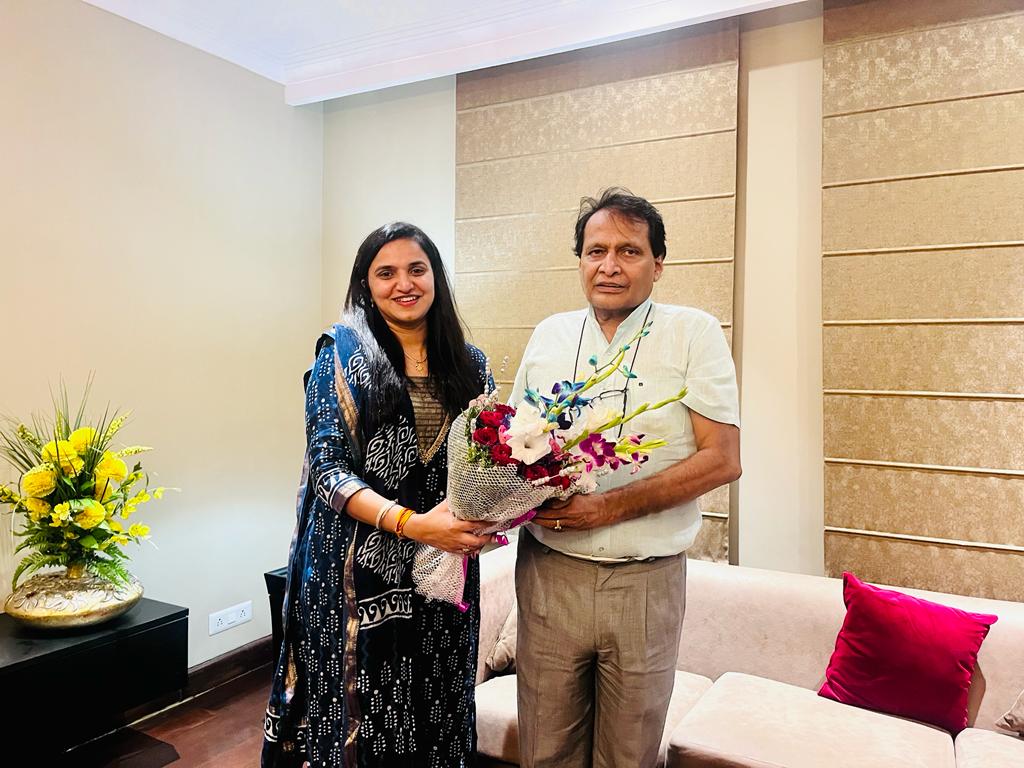 sureshpprabhu's tweet photo. Delighted to meet @drmonikapuri a dedicated medical professional and Chief Country Access &amp; Policy Officer at Roche Pharma India. Her extensive experience in both multilateral and private sector organizations globally makes her a beacon of leadership in the healthcare sector https://t.co/UJxzKkUbo3