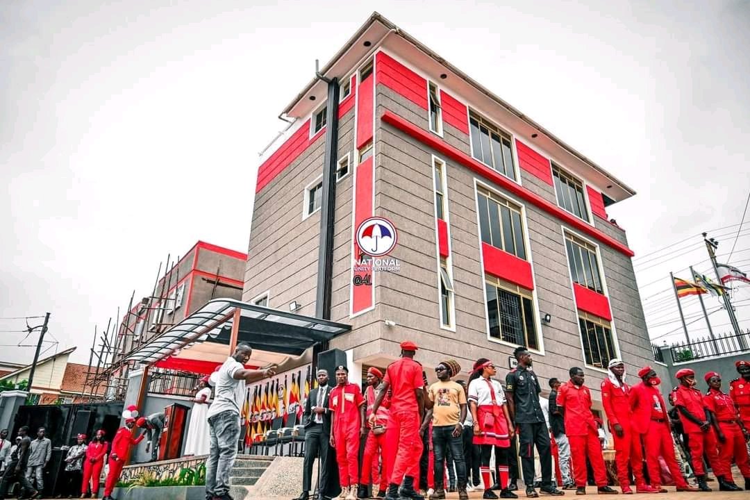 Juliebristolsb1's tweet photo. The biggest political headquarters in the country.. https://t.co/xU4uTuTJMC
