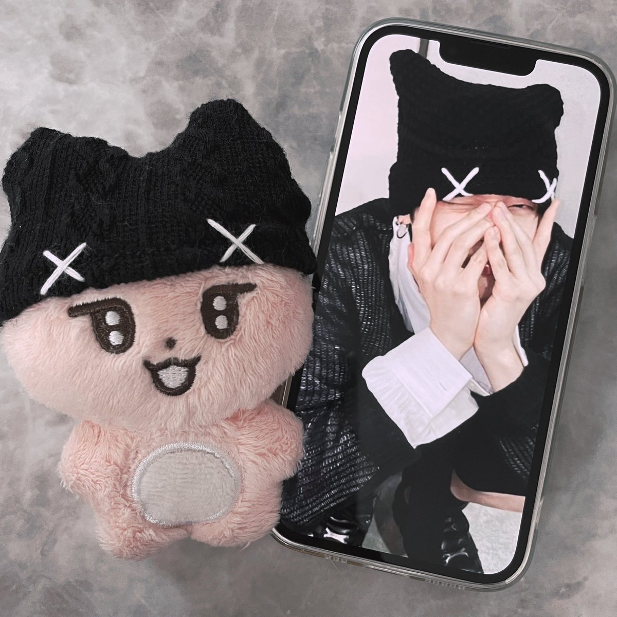 ヨンジュンとお揃いねこ耳ニット帽🐈‍⬛🖤 (ヲタコレの帽子に白糸縫っ