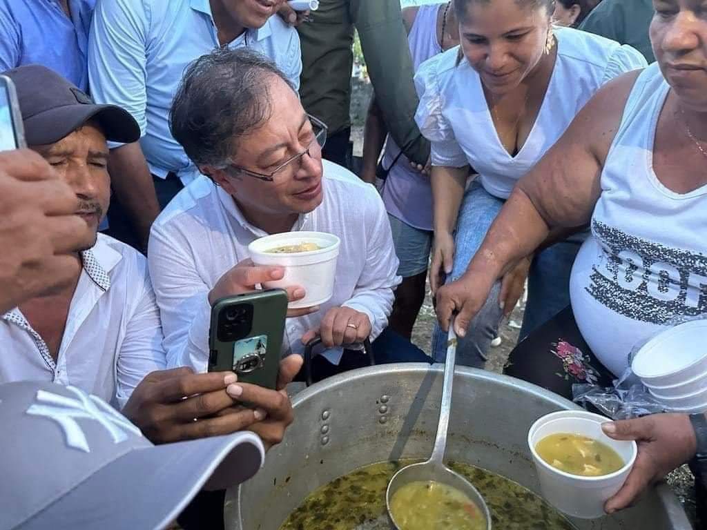 Yo el 1 de enero a las 6 de la mañana en el patio de una casa ajena.