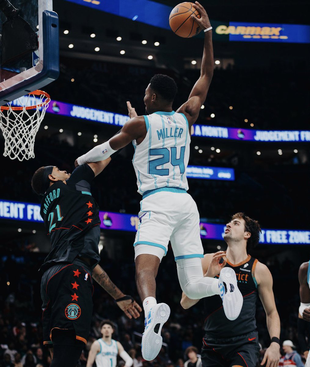 J Slight tweet media