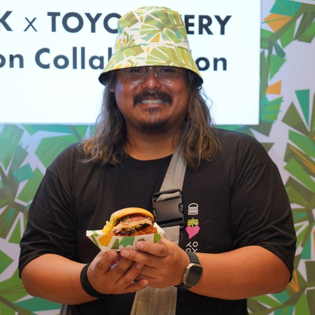 Now Happening at Shake Shack @centralsquareph mall. Drop by for the first ever Shake Shack Chef Collab with <a href="/Toyoeatery/">Toyo Eatery</a>!

ICYMI, you can only get your hands on special menu for today only!

#ShakeShack #shakeshackph