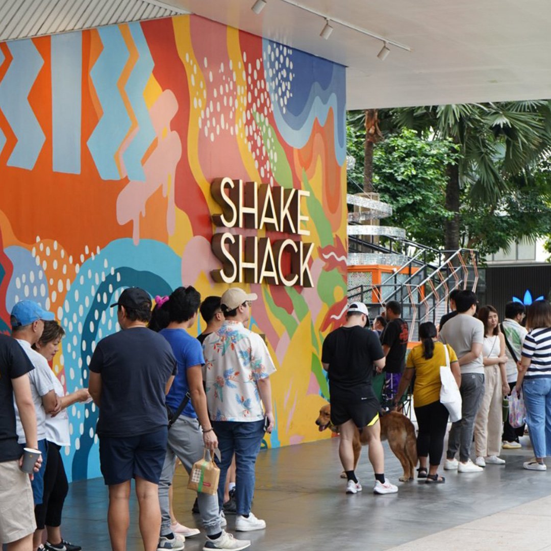 ShakeShack_Ph's tweet photo. Now Happening at Shake Shack @centralsquareph mall. Drop by for the first ever Shake Shack Chef Collab with @Toyoeatery!

ICYMI, you can only get your hands on special menu for today only!

#ShakeShack #shakeshackph https://t.co/ZRCae6NYFm