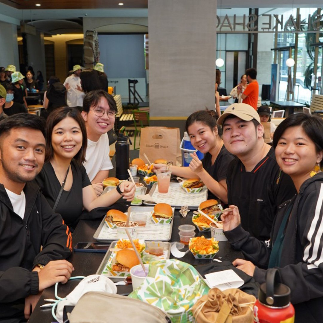 ShakeShack_Ph's tweet photo. Now Happening at Shake Shack @centralsquareph mall. Drop by for the first ever Shake Shack Chef Collab with @Toyoeatery!

ICYMI, you can only get your hands on special menu for today only!

#ShakeShack #shakeshackph https://t.co/ZRCae6NYFm