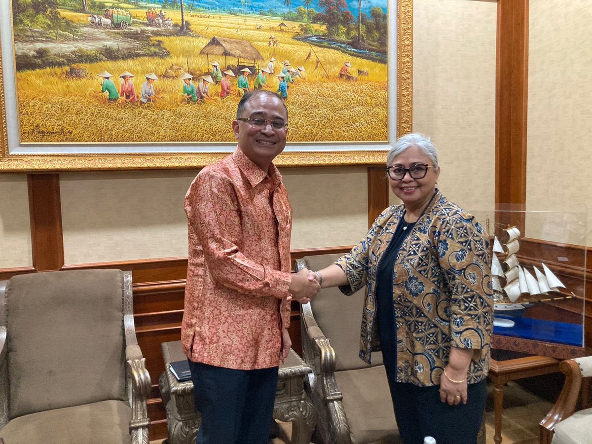 India & Indonesia are maritime neighbours separated by barely 80nm or 148 kms. Indonesia is an archipelagic country of 18110 islands/islets. Naturally maritime security & respect for law of the sea are important areas of discussion. Shared common ground with Amb Rina Soemarno