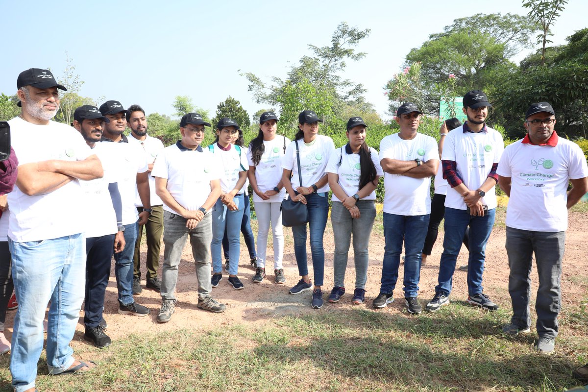 EPAM_India's tweet photo. Trees For Tomorrow program: #EPAMers in Bangalore planted 80+ native saplings in Bengaluru. Our goal is to plant 1,200 saplings which hold significant medicinal value and will restore local biodiversity.
Learn more about our environmental efforts here: https://t.co/OzUquBOm0D https://t.co/EJTlalH7sl