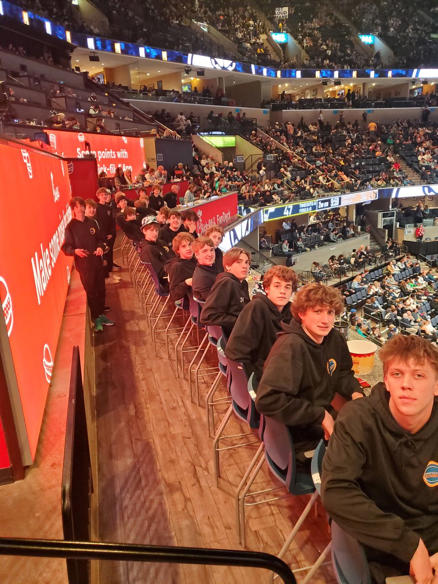 Great day to be a Bomber. Thank u to @jaceawatson & the Pgould Rams for partnering w/us to make this happen for our programs. Playing in FedEx Forum ➡️ watching the Grizz, while livestreaming the @MHHSFBall game & see them take care of business on the football field. Go Bombers!