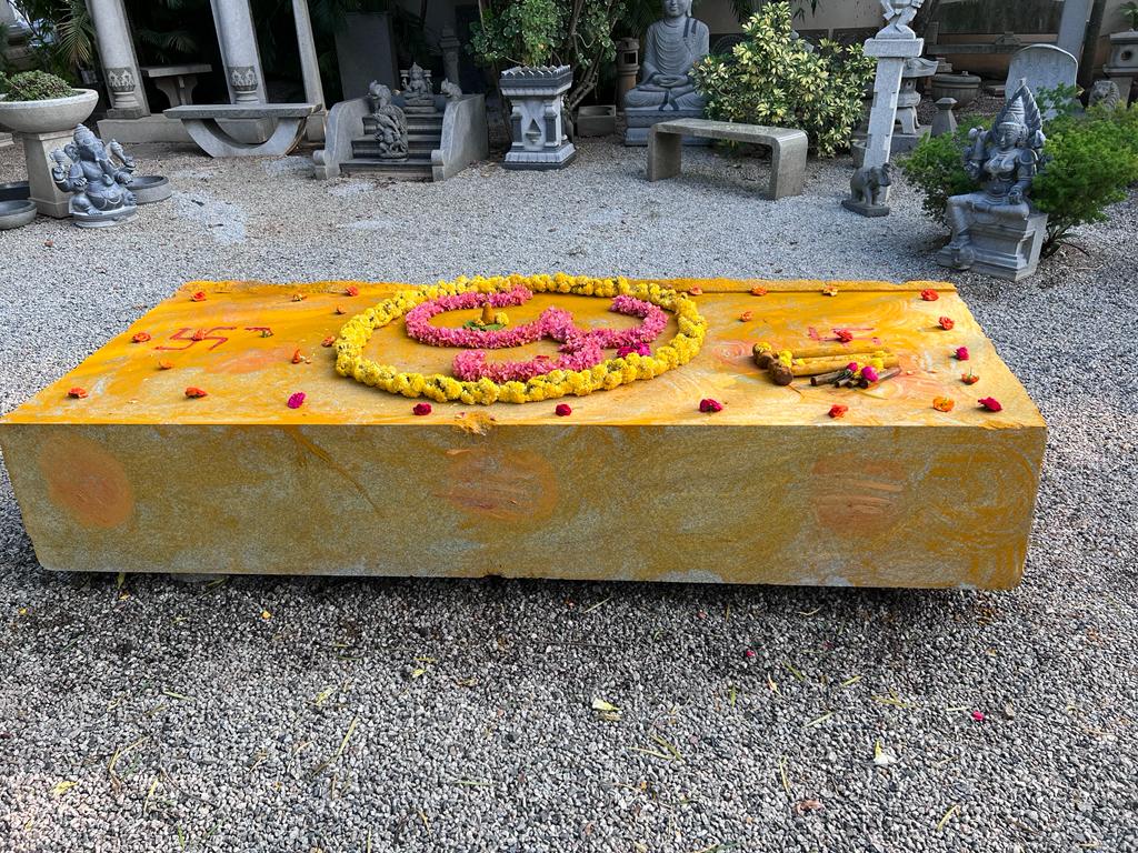 mahavidyapeetha's tweet photo. Prathama Shilapooja for constructing the Hindu temple at JSS Spiritual Mission, USA was held at B'luru in the divine presence of HH Sri Shivarathri Deshikendra Mahaswamiji on 10th Nov 2023. The Prathama Shilapooja was performed to mark the commencement of the stone carving work. https://t.co/DPf4mp3SGa