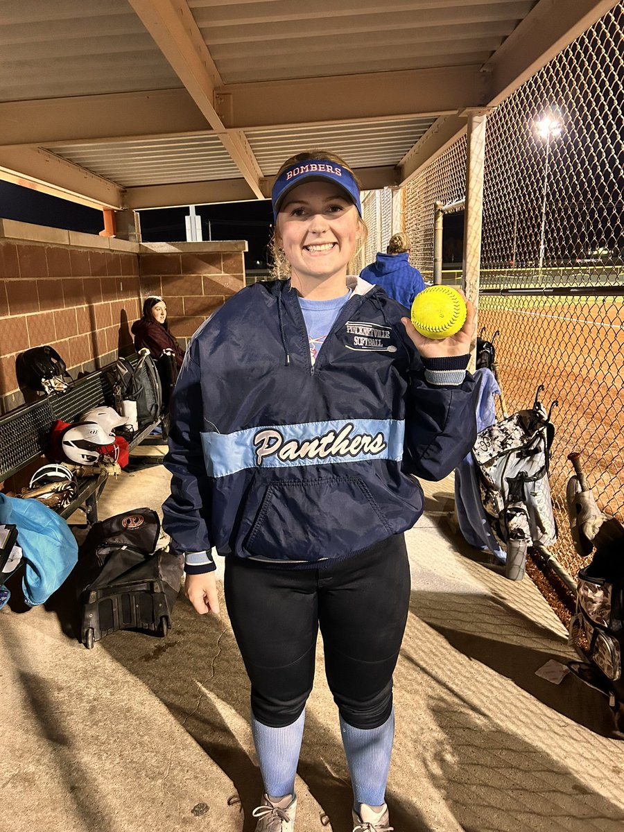 Bombers go 1-1 tonight at HFL Alliance Fall Nationals. Special thanks to Olivia Paulson, Madison Bruns, and Hayleigh Franklin for subbing in. Top hitters: A. Turner, A. Adcock, and S. Pyatt. Back at it tomorrow at 3pm vs. Nationals 18U. Congratulations to Shea Pyatt on her Bomb
