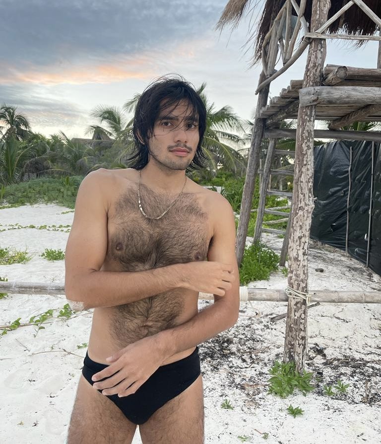 pequeño sebas tweet media