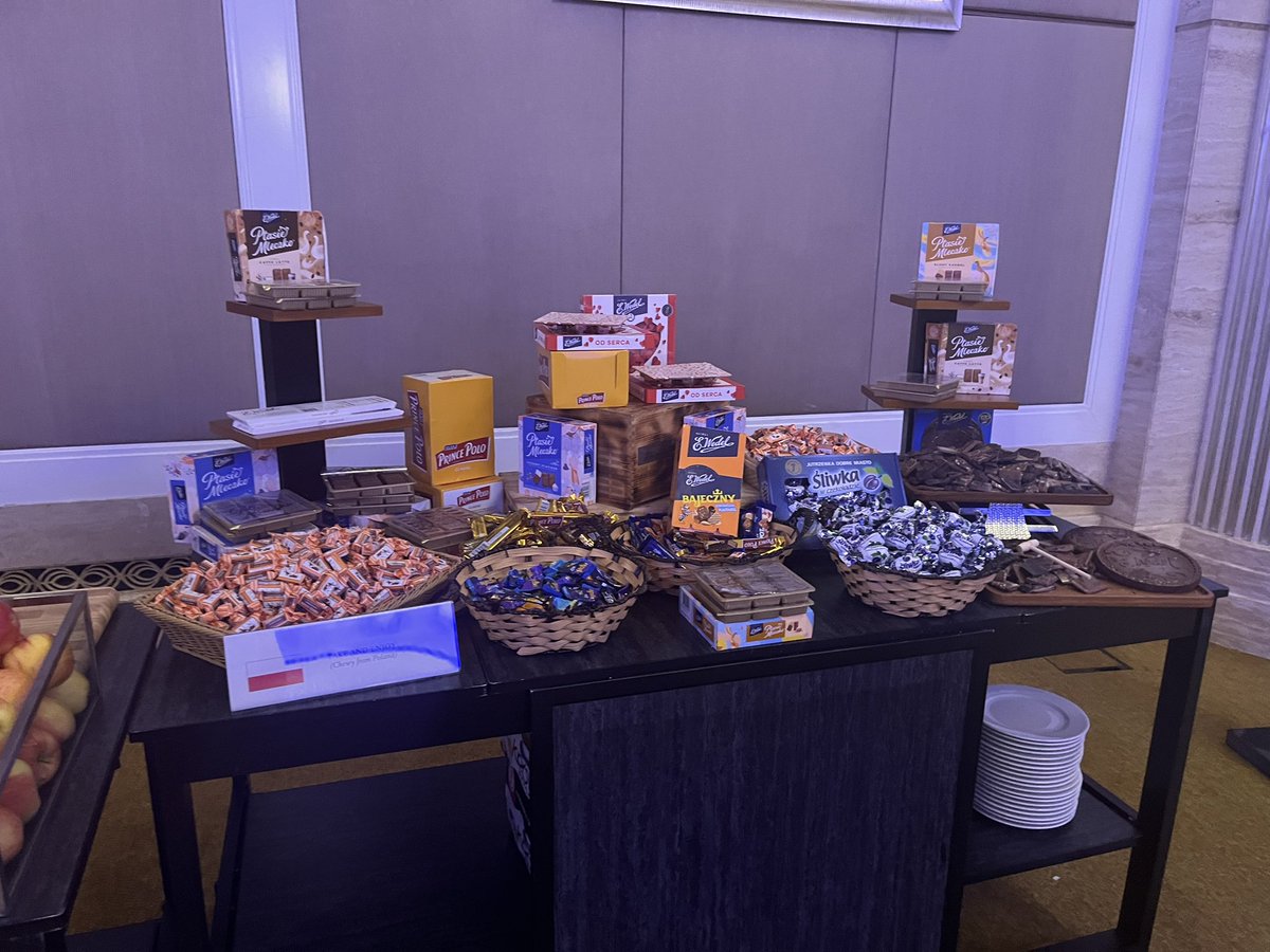 JakubKSlawek's tweet image. Thank you for celebrating with us The Independence Day of Poland in Abu Dhabi @SunreefYachts @LUGLightFactory #CanPack made it possible and @e_wedel #Jutrzenka and #SkubiFood made it sweet and crunchy