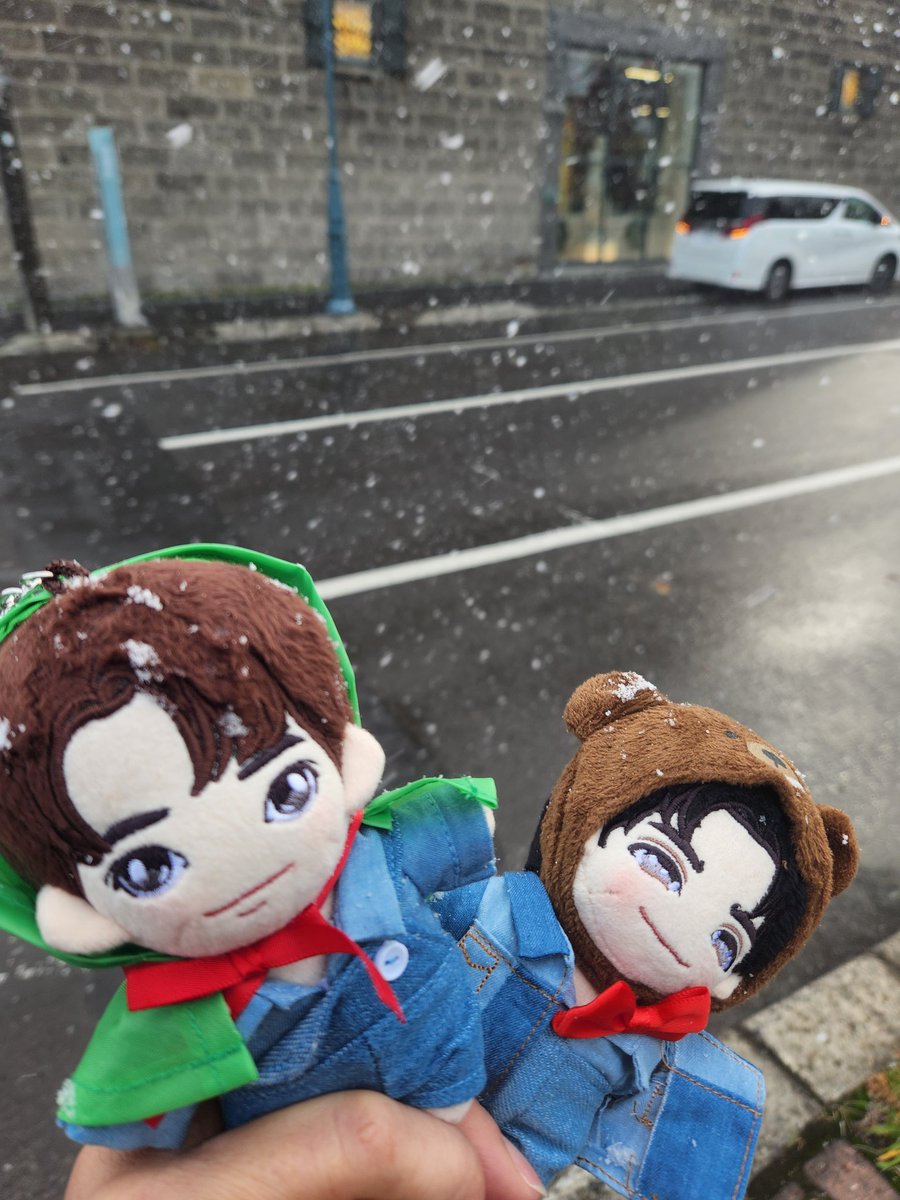 KenttyMemi's tweet photo. お友達と札幌旅行中
今日は小樽に行ったよ!
今年の初雪体験❄️☃️
みんな雪が見たいって言ってたでしょ
ジュンダン&フォスブぬいが代わりに雪❄️体験中
雪だよ~❄️❄️❄️
#jonngdunk
#forcebook https://t.co/Dj1yAsFLg3