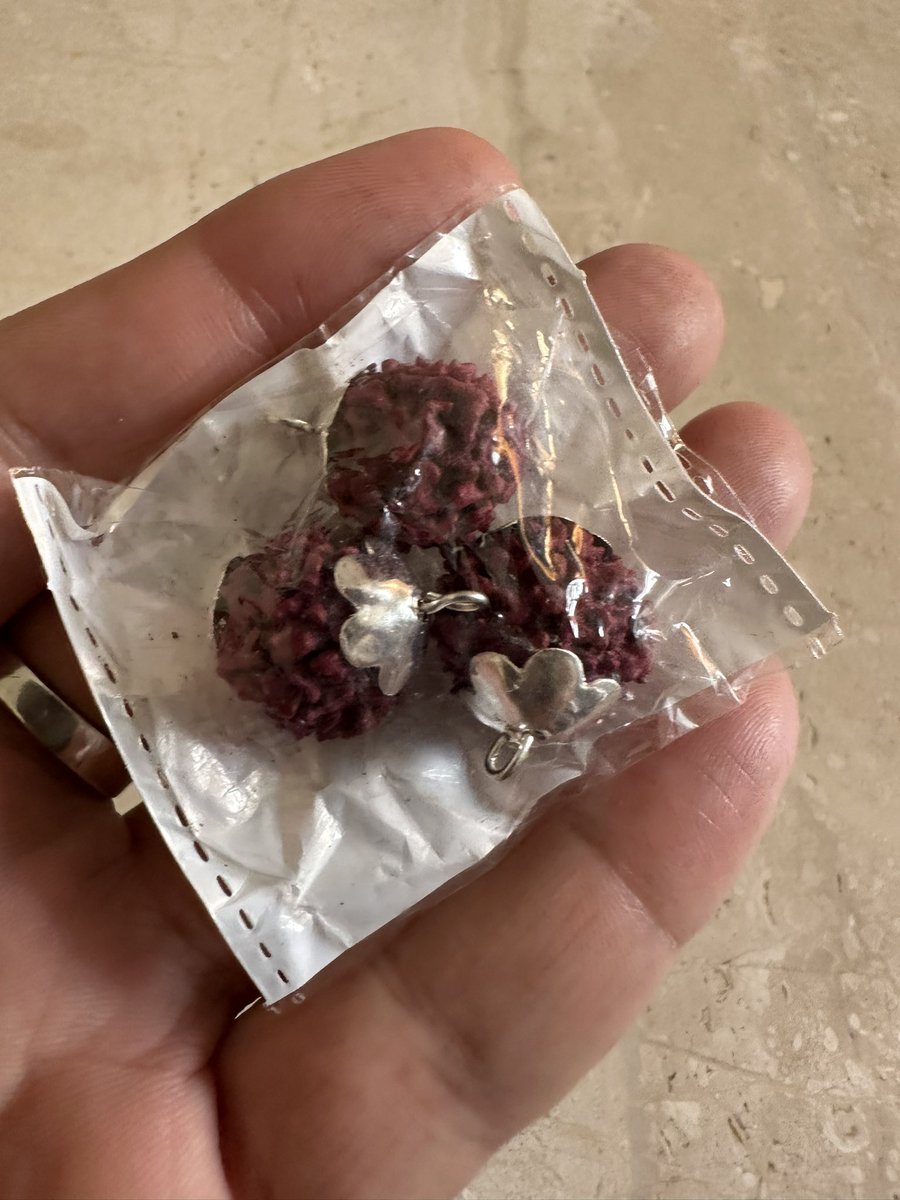 LAmesur's tweet photo. Flipkart @Flipkart is back again with Miss Declaration to compete with other online Giants like @Amazon…
@narendramodi @republic @TimesNow @aajtak @mieknathshinde first 2 pictures are of what was ordered and the other 2 are of what was received… https://t.co/koU6TwqrP4