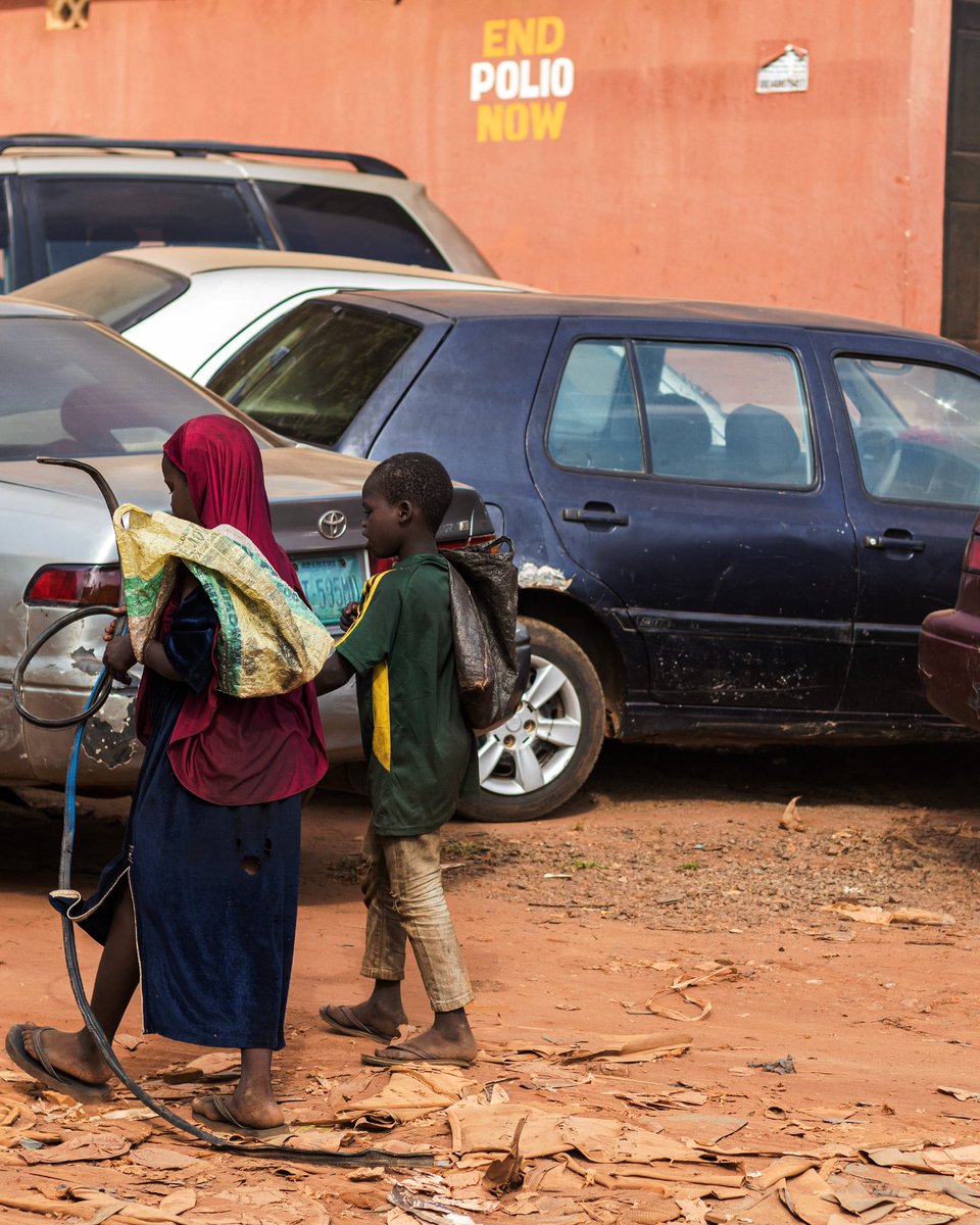 Young scavengers•#streetstorytelling  #Nigeria  #ogochukwuu_  #lagos #candidstreetphotography #documentary #photography #streetphotographer #canonphotography #auchiphotographer #candid #NoToChildLabour #underprivilegedchildren #childeducation