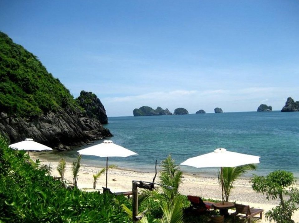 abecspi's tweet photo. Top những bãi biển đẹp nhất tại ĐÀ NẴNG.
1. Biển Tiên Sa nằm ở phía bắc bán đảo Sơn Trà với vẻ đẹp hoang sơ, tĩnh lặng
2. Bãi Biển Mỹ Khê nằm ở phía đông TP Đà Nẵng hơn  9km ở đây nổi tiếng với vẻ đẹp trong xanh, thơ mộng. Đặc biệt không gian trong lành, xanh mát là nơi nghĩ dưỡng lí tưởng.
3. Bãi Biển Non Nước nằm ở phía  Đông Nam TP Đà Nẵng, cách trung tâm hơn 8km. Hút hồn khách du lịch với nhiều hoạt động, giải trí : lướt sóng, lặn biển, mô tô trên nước.....
4. Bãi Biển Nam Ô được mệnh danh bãi biển xanh rêu trãi dài dọc đường biển. Là địa điểm săn bình minh, checkin của giới trẻ cách  trung tâm TP chưa đến 20km.
 
Bạn đã checkin được bao nhiêu địa điểm rồi ? Hãy cmt nhé !

#dulichviet #danang