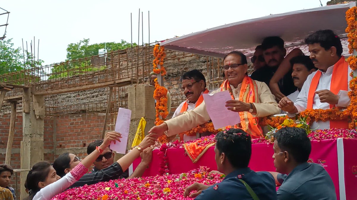 <a href="/OfficeofSSC/">Office of Shivraj</a> मामा जी, 
अपनी मेहनत और ईमानदारी से चयनित पटवारियों के साथ न्याय करिए!
यदि किसी ने अनियमितता की है,तो सजा सिर्फ उसे मिले, 
न कि हजारों ईमानदार चयनित अभ्यर्थियों को!
#मेनिफेस्टो_में_गारंटी_दो #mamaji_mppatwari_niyuktido