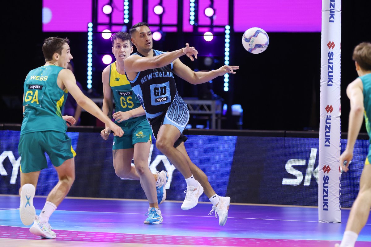 The Net Blacks dug deep against a determined Australian Kelpies side to draw first blood in the men’s FAST5 Netball World Series opener, coming away with a 42-29 win. Full match report: bit.ly/40ATNP9 MVP: Thomson Matuku 📷 @mbphotonz