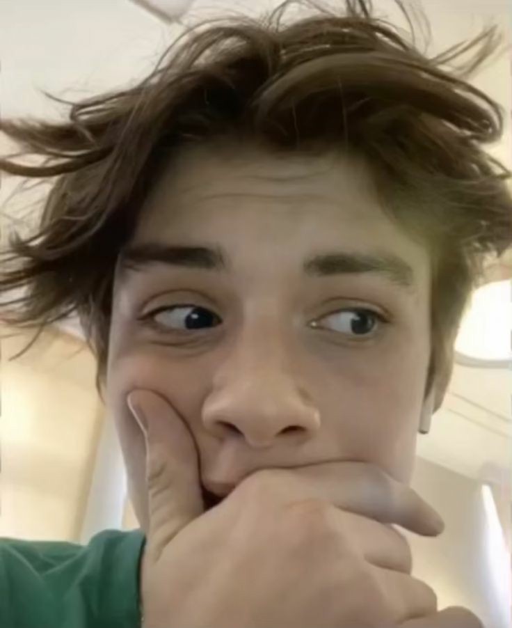 ATeenGraph's tweet image. hai, kita ada pengumuman jam 7 malam nanti. ditunggu yaaah!