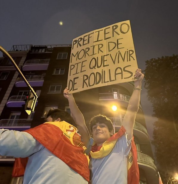 carloscanencia1's tweet photo. "Prefiero morir de cualquier manera que pensar un poco." Cayetano Borja FizzStuart-Terxch del Páramo.
Quizás se equivocó de cita.
#CayeBorroka https://t.co/HQzQHUzNBw