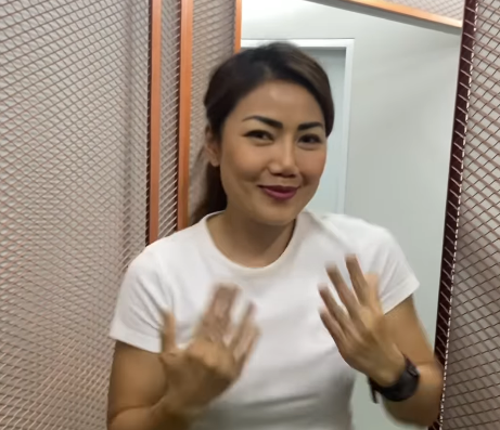 SecAnalysts's tweet photo. GERUBOK seleb | Inge Anugrah baru-baru ini membuat sebuah postingan yang menarik perhatian banyak orang, ia membagikan video dirinya sedang goyang ala TikTok, dan bahkan Ari Wibowo disebut dalam komentar-komentar. #AriWibowo #GoyanganHot #IngeAnugrah

https://t.co/KlH3VJAgUr https://t.co/HitEB1CqyA