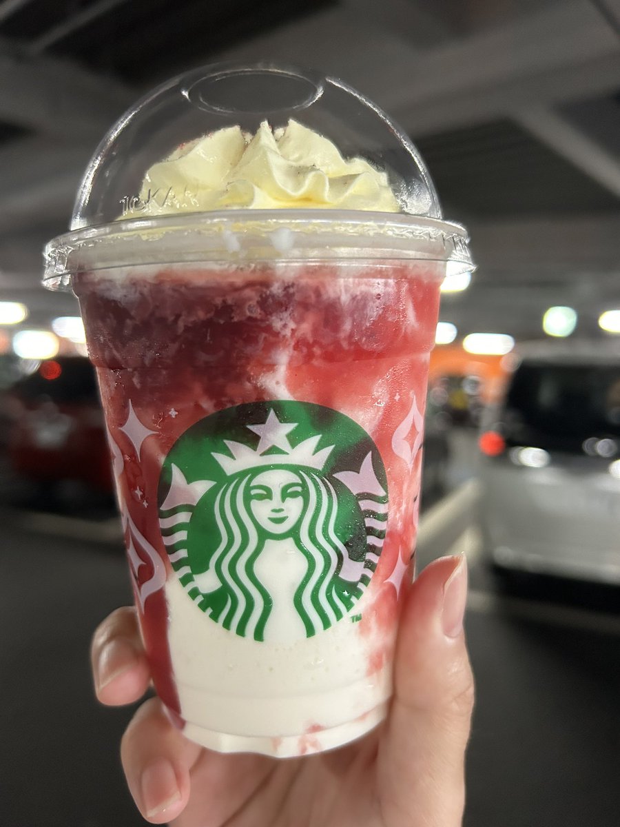 スタバの新作😋ストロベリー メリークリーム フラペチーノ🍓

……あ、俺元気にしてます😁