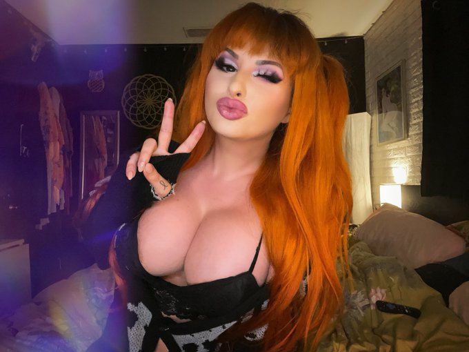 New stuff on my website and OF and stuff. https://t.co/2booWGXuE8 https://t.co/qYihBK2kjf https://t.