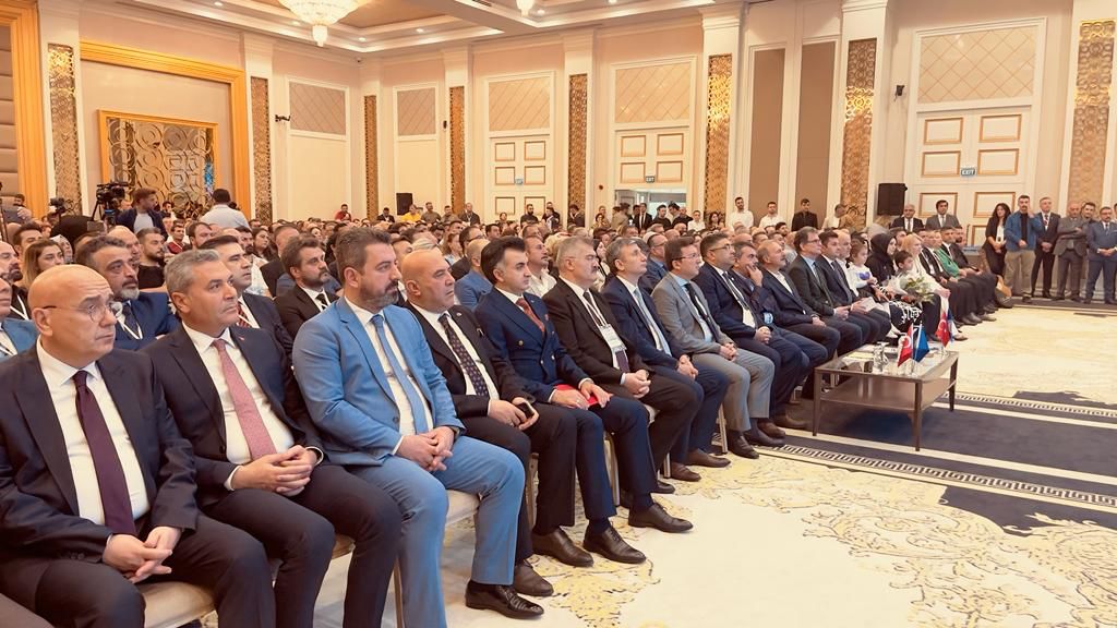 Milli Eğitim Bakanımız Yusuf Tekin Özel Özel Eğitim Konfederasyonu tarafından düzenlenen  “6.Özel Eğitimde Rehabilitasyon Merkezlerinin Rolü ve Eğitim Niteliklerinin Arttırılması” konulu  “Türkiye Buluşmaları” programımıza katılmak üzere salona teşrif ettiler.