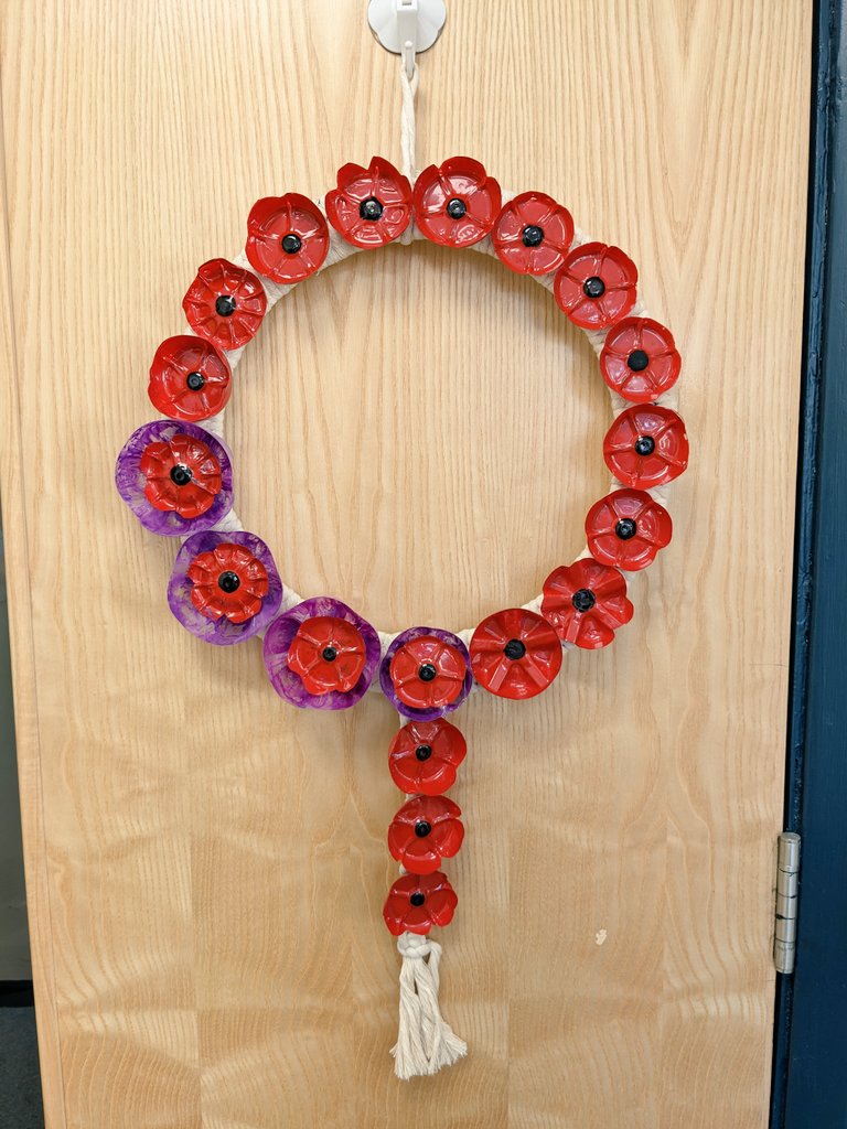Bolton NHS West District Community Therapy team celebrate OT Week by weaving and handcrafting a poppy wreath in honour of the soldiers who engaged with OT as part of their recovery during WWI&II
#OTWeek2023 #teamICSD #BoltonNHS #PoppyAppeal