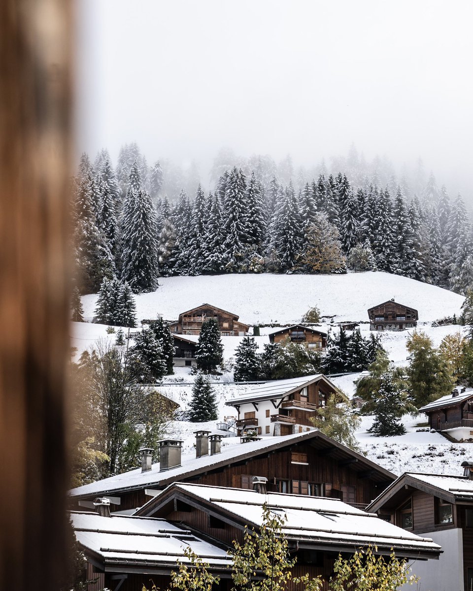 P’tit dej’ en bonne compagnie 😉❄️ #neige #village