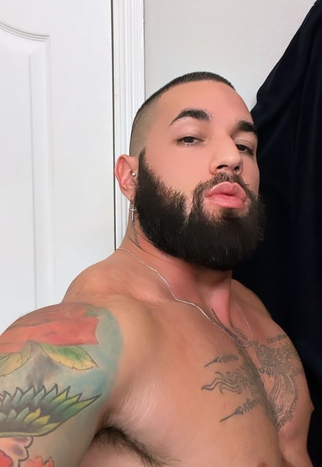 Good night 😘  Love you guys x https://t.co/qwF6hEqlW6<a href="/tag/freeflight"class="tags"><span>#freeflight</span></a>