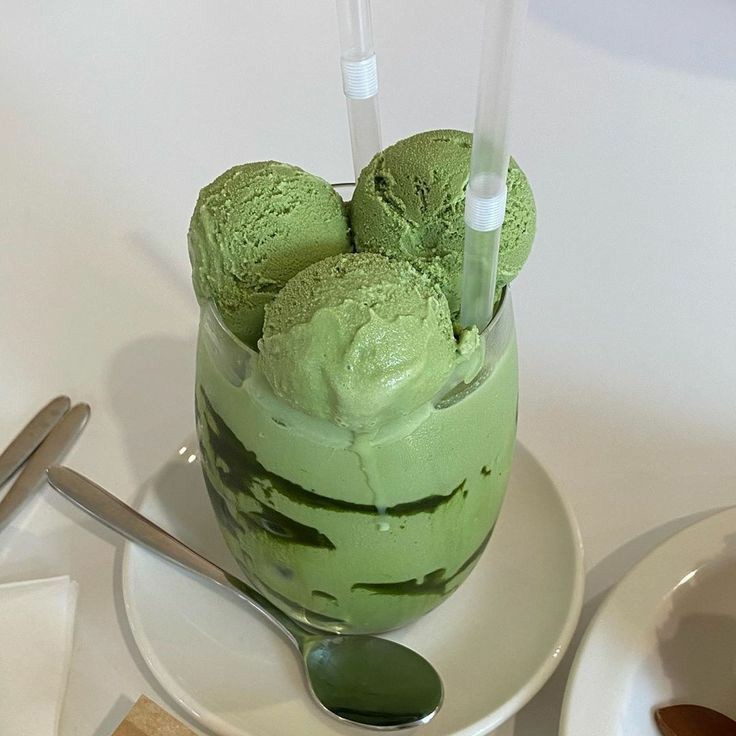 limez_lovey's tweet photo. feeling green today 💚
#dessert #aestheticfood #aestheticdessert #motivation #delicioussweets #icecream #cake #pancake https://t.co/Gp8rhqghXr