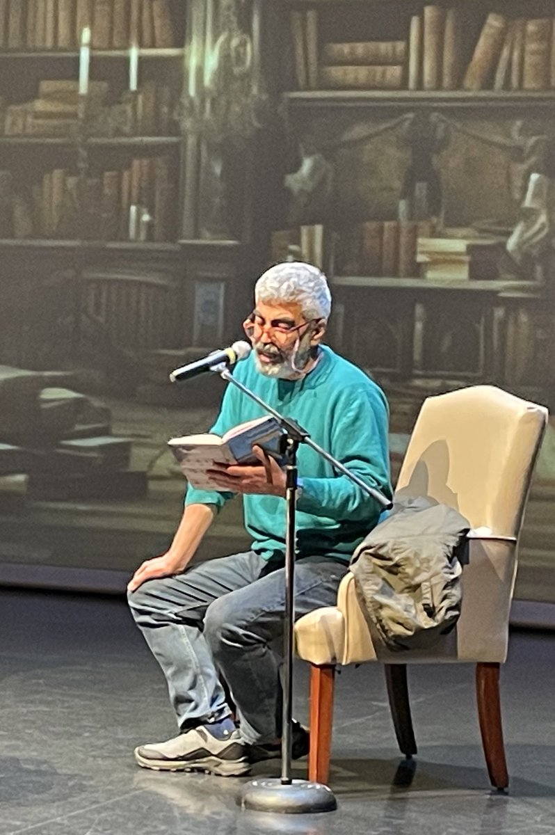 Kalireza2016's tweet image. سروش صحت امروز در سالن اورگرین کوکیتلام، دو ساعت حرف زد و کتاب خواند و هیچکس خسته نشد. 
برنامه کتاب‌باز در این سوی کره زمین هم تاثیر عجیبی روی مخاطبانش گذاشته و  آنها را یک‌دل و مهربان کرده بود.