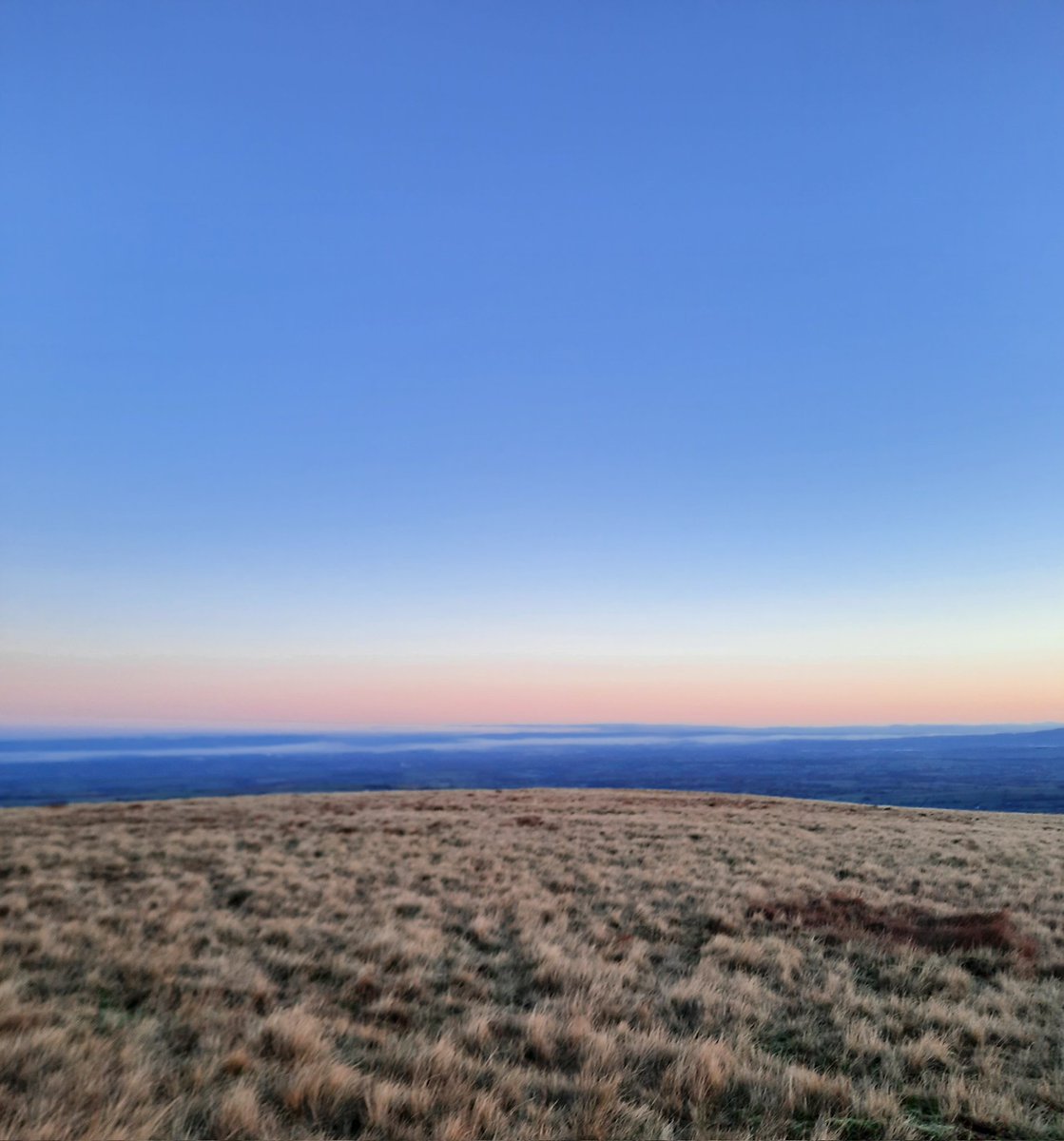 NotBadForHerAge's tweet photo. Beautiful dawn views over the fells this morning #earlymorningrun #trailrunning #northernfells #highpike #Cumbria #LakeDistrict https://t.co/sG377OpMM8