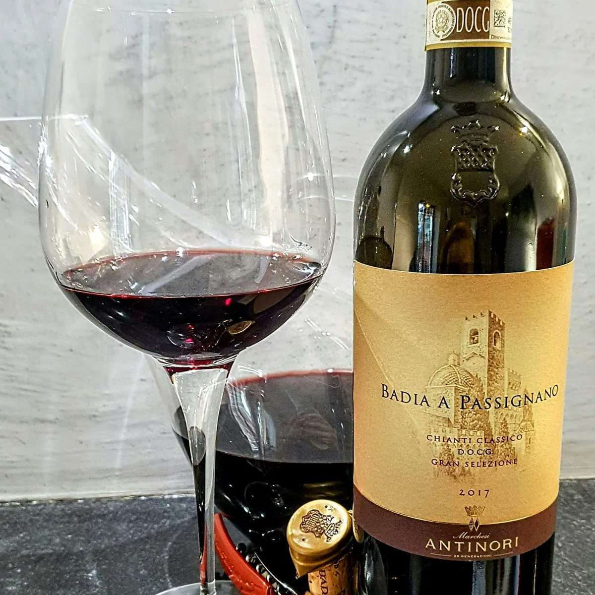 And here it is finally the 28th wine of my #meetmywine collection!
A bottle of those that are a certainty when you open them.
This Chianti Classico DOCG Gran Sslezione Badia a Passignano 2017 by <a href="/AntinoriFamily/">Marchesi Antinori</a>