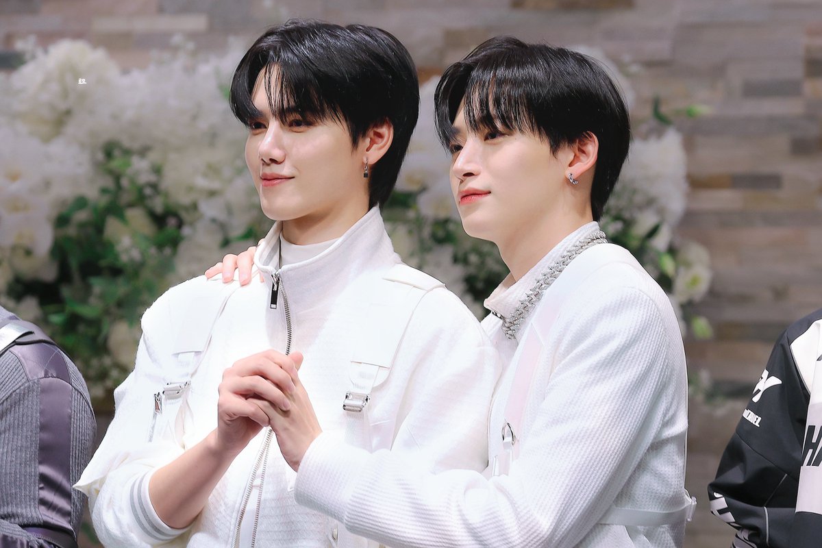 로모 tweet media