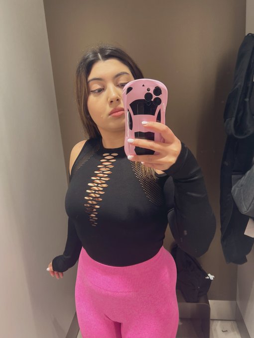 Am un soft point pt barbatii scunzi. 😏 https://t.co/urT2rXtnSj