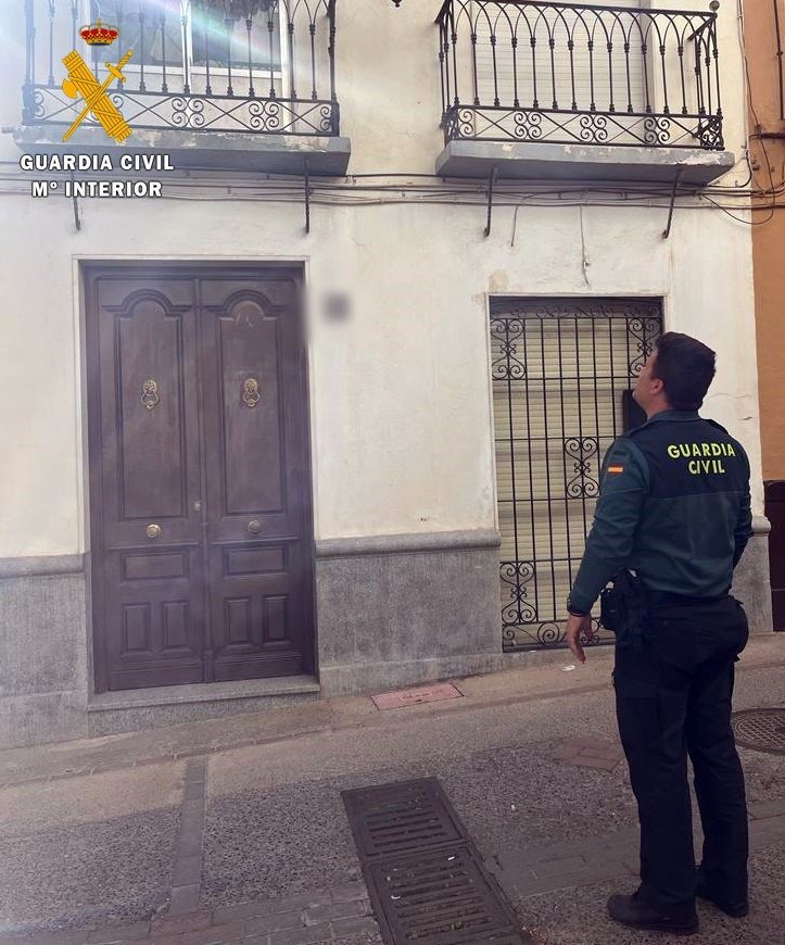 La Guardia Civil de Almería auxilia a una persona de 78 años, desorientada y herida es localizada en el paraje Los Pinos de Bédar tras 5 horas de búsqueda y a un varón de 86 años es rescatado en el interior de su vivienda tras tener un accidente domestico