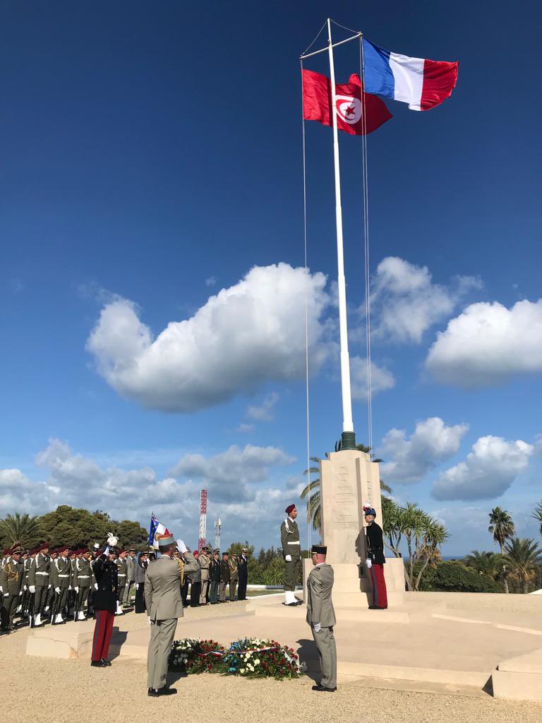 FranceTn's tweet photo. À #Tunis 🇹🇳, comme en🇫🇷et un peu partout dans le 🌍 , nous commémorons aujourd'hui l'#Armistice.
Nous rendons hommage à ces hommes et ces femmes qui ont servi leurs pays en temps de guerre comme de paix. Nous n'oublions pas les milliers de 🇹🇳morts au combat pour la 🇫🇷#11novembre https://t.co/uxPMufzeto