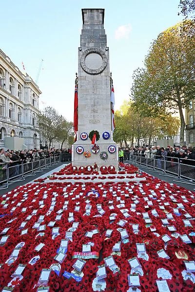 BabyJaneyx's tweet photo. To our past and present military, to our veterans, loved ones of fallen soldiers, Today I’m embarrassed to be a British citizen. I’m sorry our government and police have treated you and your loved ones with such disrespect. I thank each and every one of you for your bravery/loss https://t.co/AA2ORaYyug