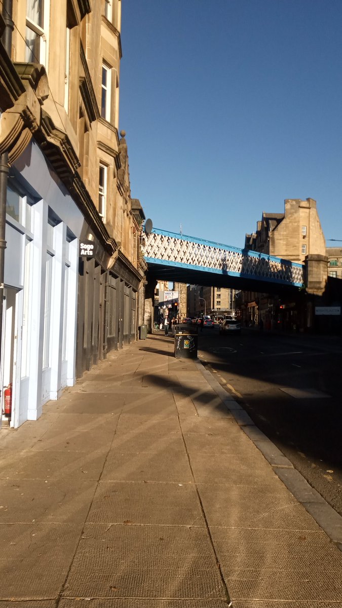 Goodness it's actually warm in the sun... Saltmarket looks great today. #glasgow #art #painting #exhibition #saltmarket #photography