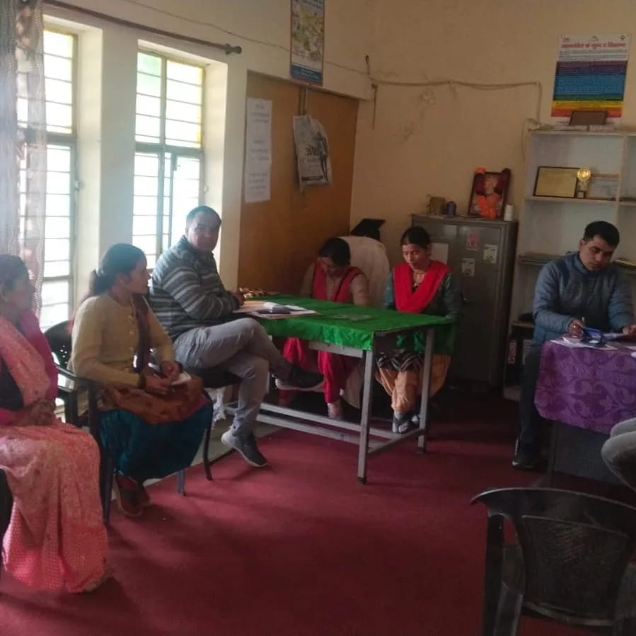 REAPBageshwar's tweet photo. On 10.11.2023, a meeting of the BoD was held at Baijnath SRC, Gadhser. In the meeting
#Enterprise,
#ultra_poor, and
Running of #GrowthCentre was discussed. participated by #ReepTeam & BMM from NRLM in meeting. @ukcmo @ganeshjoshibjp @nitikakh22 @CDOBageshwaroff @REAPUttarakhand https://t.co/sAxJAm6Tdq