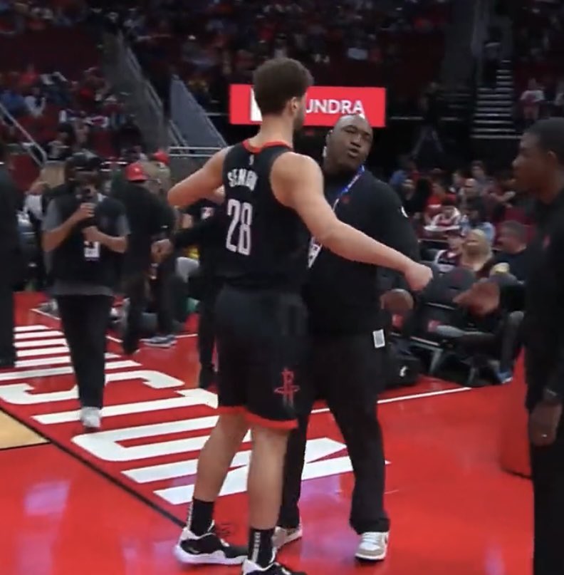 Alperen Şengün Tank Gibi Olmuş 👊

#alperenşengün #nba

                         👇👇👇

youtube.com/shorts/fsEcD8e…